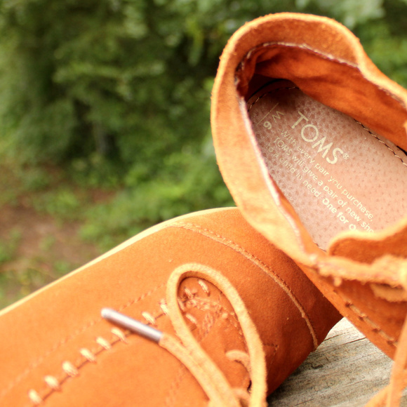 TOMS Suede Moccasin Lace Up Booties Chestnut W6 - Picture 7 of 8